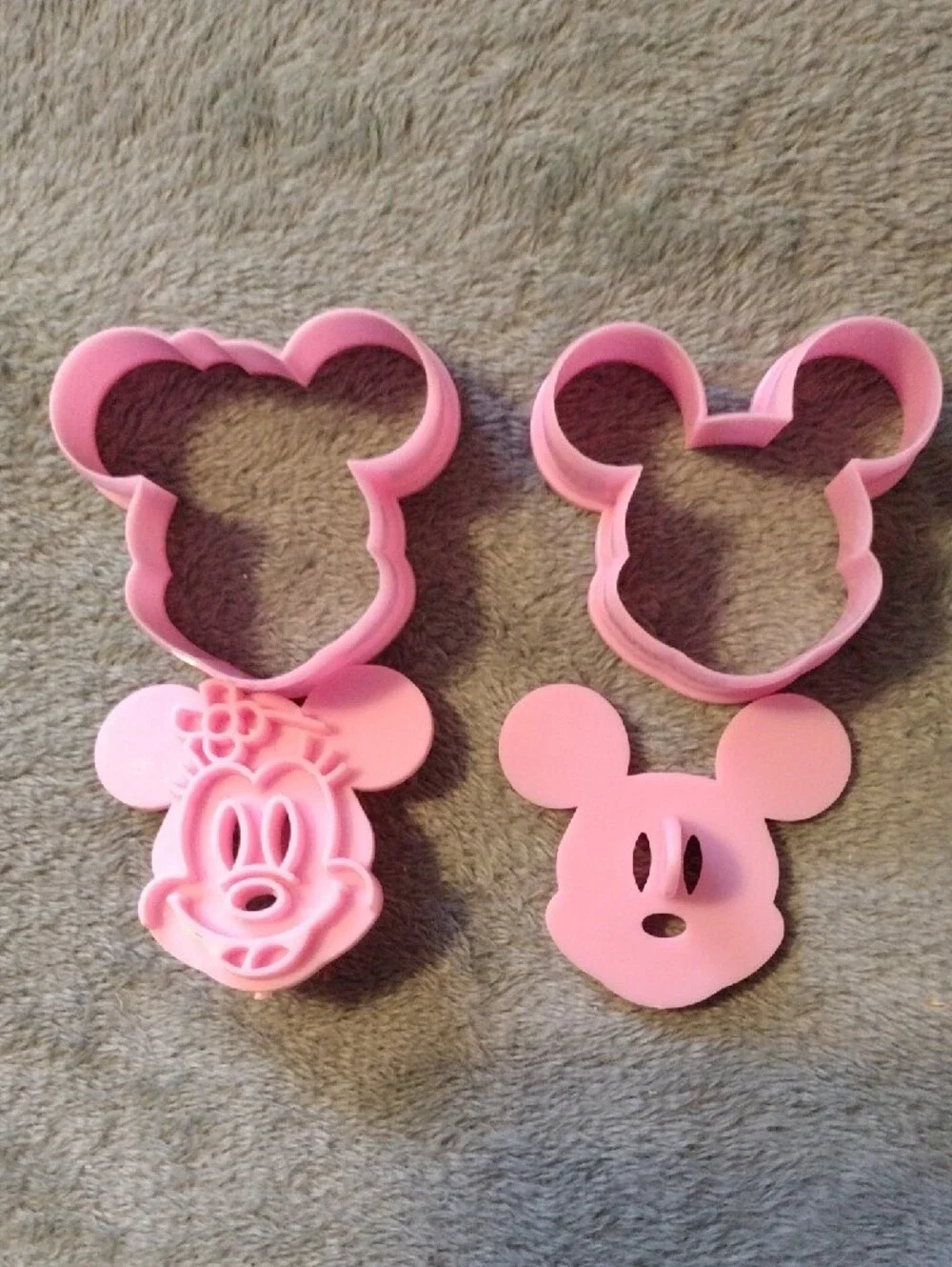 Mickey & Minnie Cookie Cutter Set With Stamps
